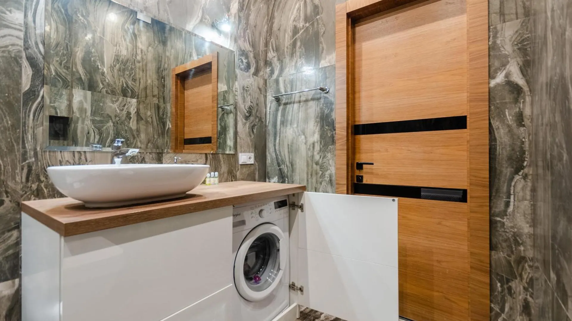 Petrovdom Apartments 8-188 In Rc Central Park ,7 John Mccain Street Kiev