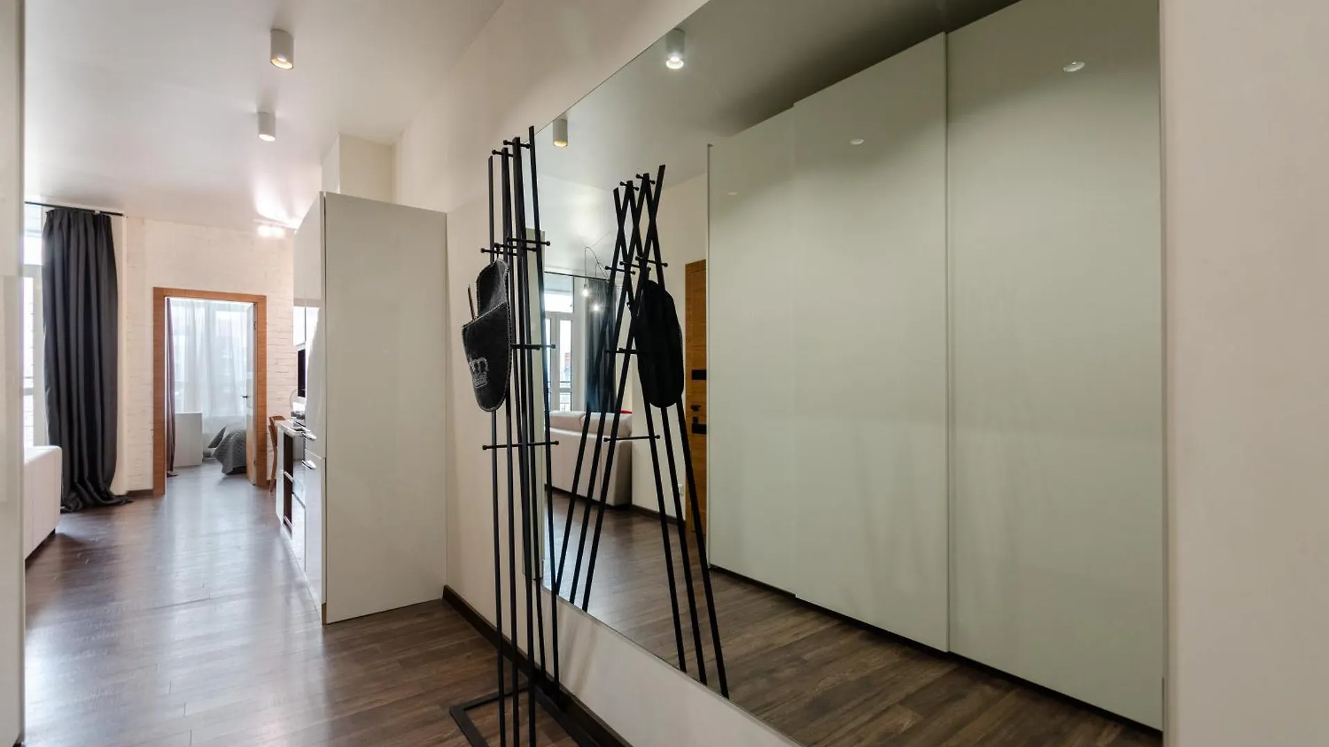 Petrovdom Apartments 8-188 In Rc Central Park ,7 John Mccain Street Kiev