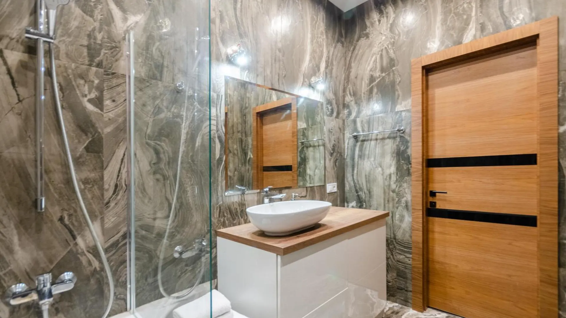 Petrovdom Apartments 8-188 In Rc Central Park ,7 John Mccain Street Kiev 0*,  Ucraina